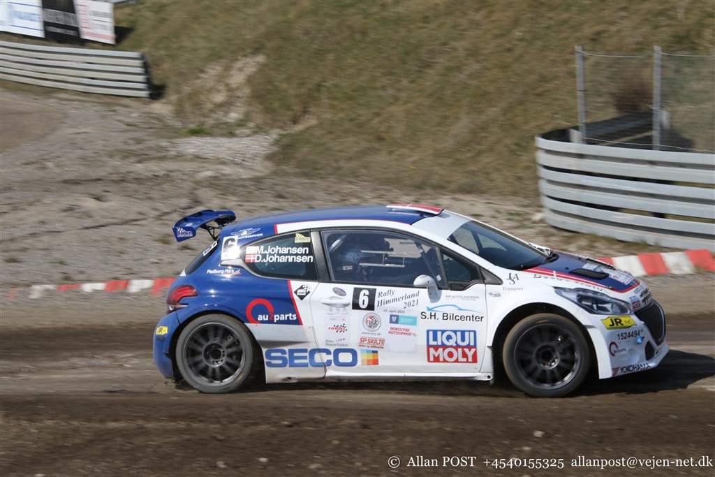 Martin Johansen og Dan Johannsen i deres Peugeot 208 T16.